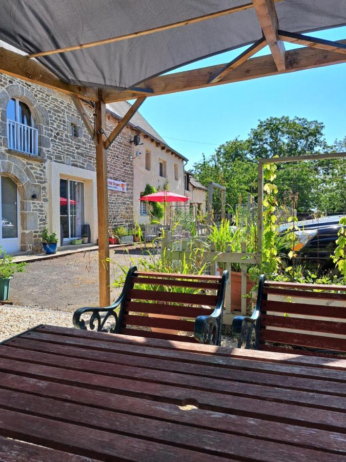 Le Petit Dragon Bed & Breakfast Plumaudan Ngoại thất bức ảnh